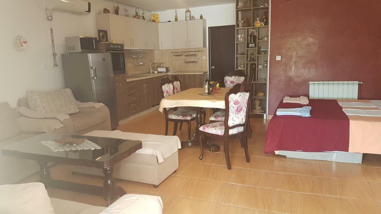 Apartmani Neda Bane Petrovac Екстер'єр фото